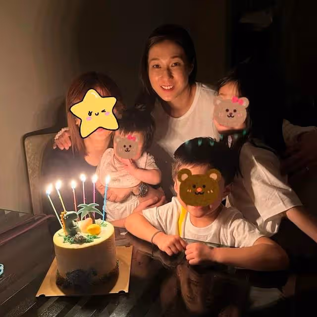 楊怡曬3歲女兒慶生照,鍾嘉欣驚喜現身,同時帶三個兒女低調返港