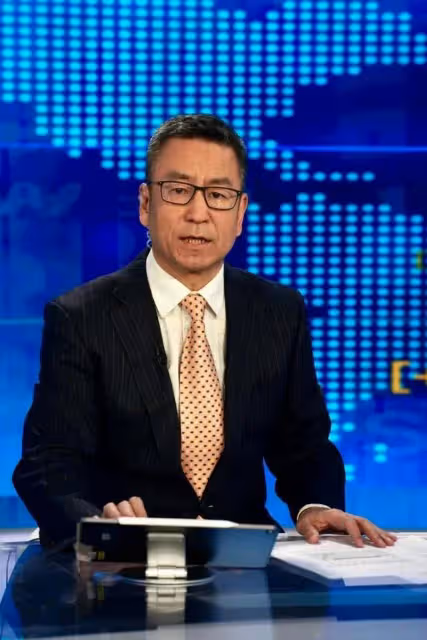 央視主持白岩松工資曝光,引發熱議。年薪高達1200萬,你怎麼看?