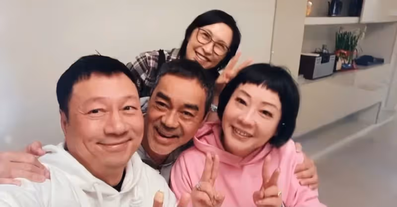 59歲劉青雲斬獲金像獎影帝，相愛25年背後的女人終於出來秀恩愛了