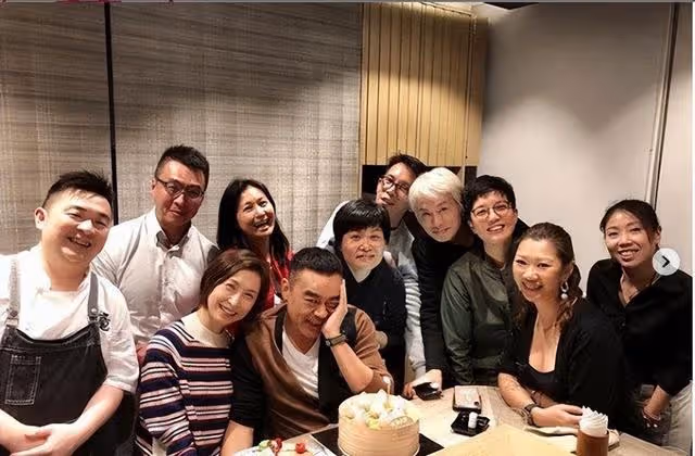 59歲劉青雲斬獲金像獎影帝,相愛25年背後的女人終於出來秀恩愛了