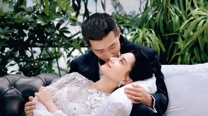 竇驍何超蓮官宣結婚，眾星送祝福，網友也祝福宋軼要幸福