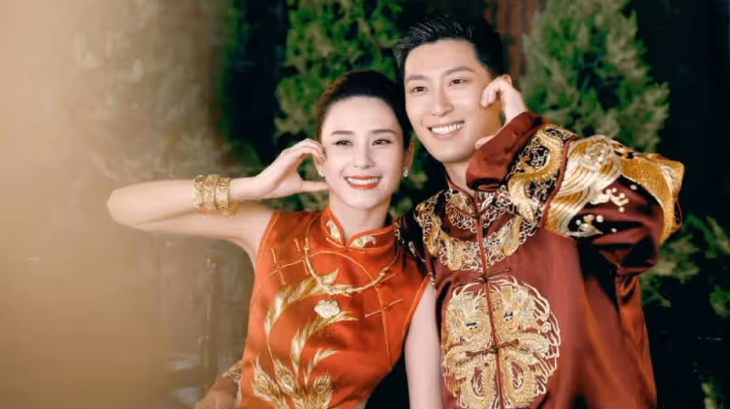 竇驍曬結婚照，兩人甜蜜互動女美男帥，雙方親友見證浪漫婚禮