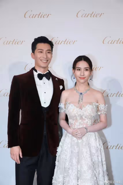 竇驍曬結婚照,兩人甜蜜互動女美男帥,雙方親友見證浪漫婚禮