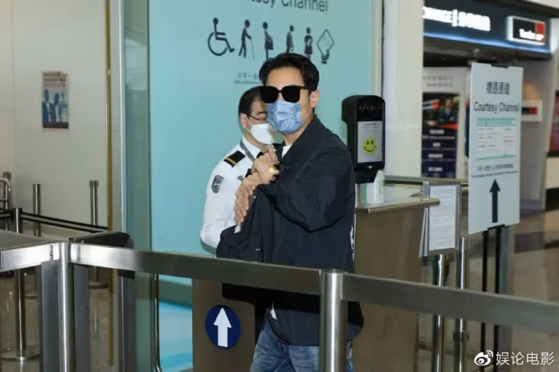 竇驍曬結婚照,兩人甜蜜互動女美男帥,雙方親友見證浪漫婚禮