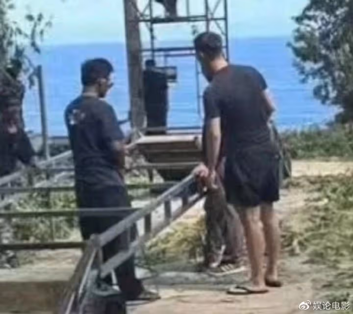 竇驍何超蓮婚禮現場曝光,充滿浪漫奢華的格調,何超蓮打扮像仙女