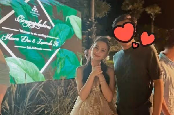 何超蓮竇驍官宣結婚,舉辦中式婚禮,穿婚服與家人合照喜慶熱鬧