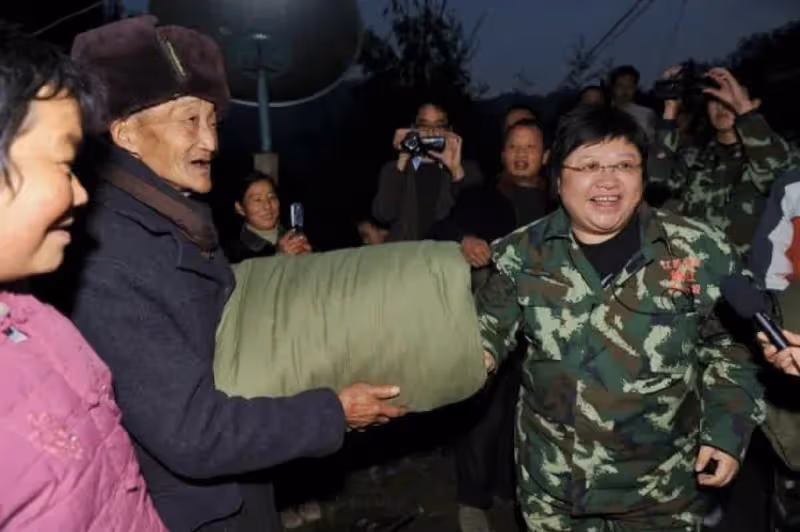 51歲韓紅暴瘦40斤！扎丸子頭身似少女，至今未婚的她令人心疼