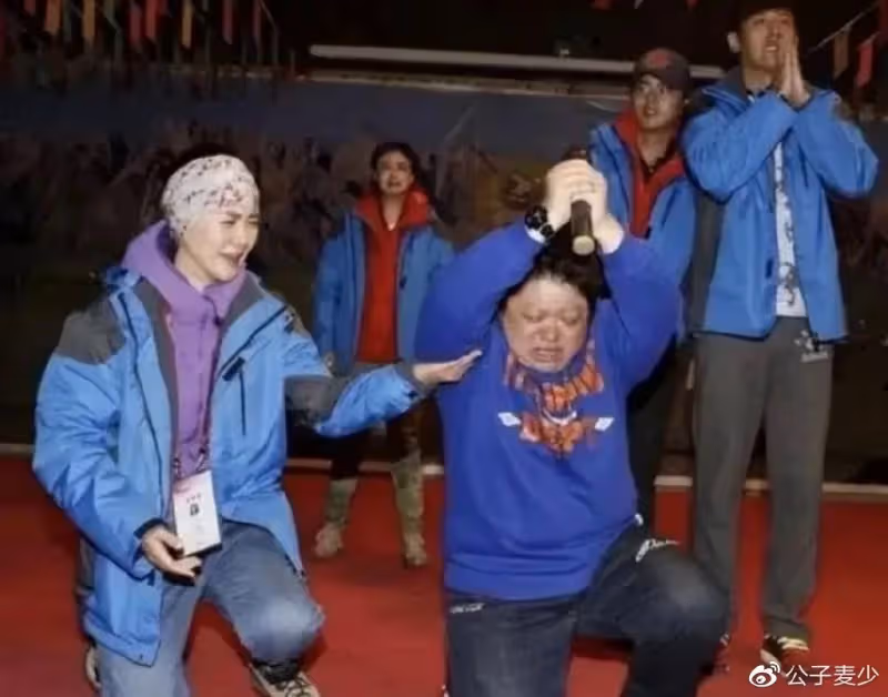 51歲韓紅暴瘦40斤！扎丸子頭身似少女，至今未婚的她令人心疼