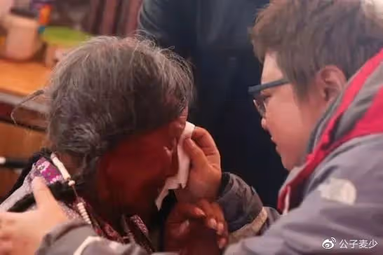 51歲韓紅暴瘦40斤！扎丸子頭身似少女，至今未婚的她令人心疼