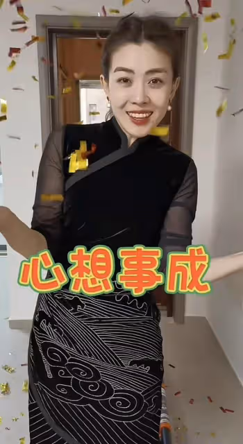 劉和剛攜父母搬家一家十口罕露面,小10歲老婆驚艷,倆娃顏值似爸