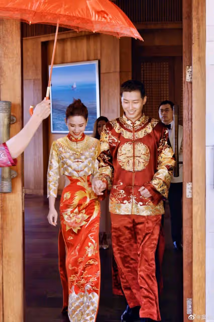 何超蓮大婚,三太陳婉珍帝王綠翡翠搶鏡,被扒價格更勝四太梁安琪