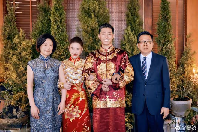 何超蓮大婚,三太陳婉珍帝王綠翡翠搶鏡,被扒價格更勝四太梁安琪