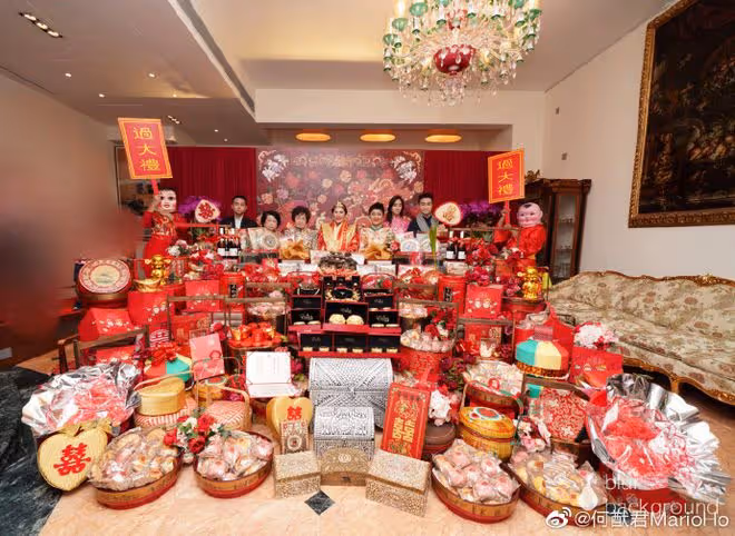 何超蓮大婚,三太陳婉珍帝王綠翡翠搶鏡,被扒價格更勝四太梁安琪