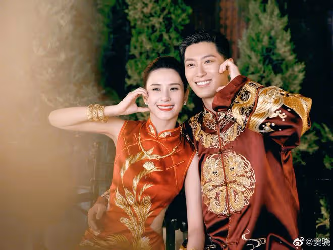 何超蓮大婚,三太陳婉珍帝王綠翡翠搶鏡,被扒價格更勝四太梁安琪