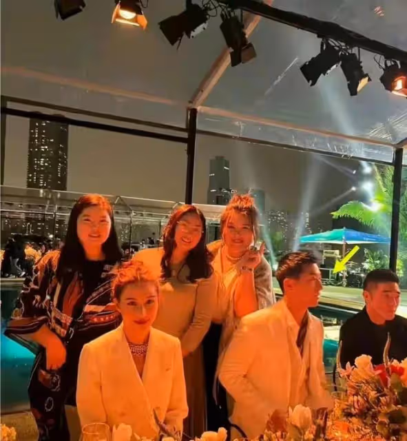 竇驍何超蓮：婚禮前夜互擺臉色不交流，疑與重要人物缺席婚禮有關