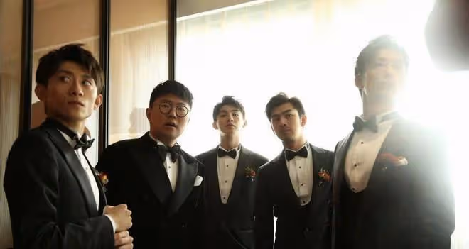 竇驍何超蓮大婚!新娘膚白貌美身材好,新郎陽光俊朗,伴郎、伴娘團也高顏值