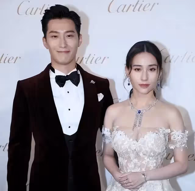 竇驍何超蓮大婚!新娘膚白貌美身材好,新郎陽光俊朗,伴郎、伴娘團也高顏值