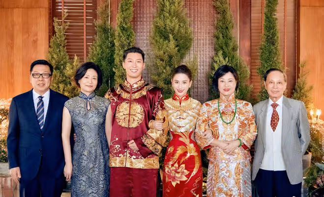 何超蓮竇驍大婚!伴娘團美艷大方,伴郎團帥氣逼人,內場布置奢華