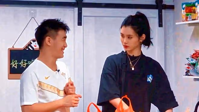 同是「嫁入」豪門，奚夢瑤竇驍待遇不同，昔日緋聞對象終成一家人