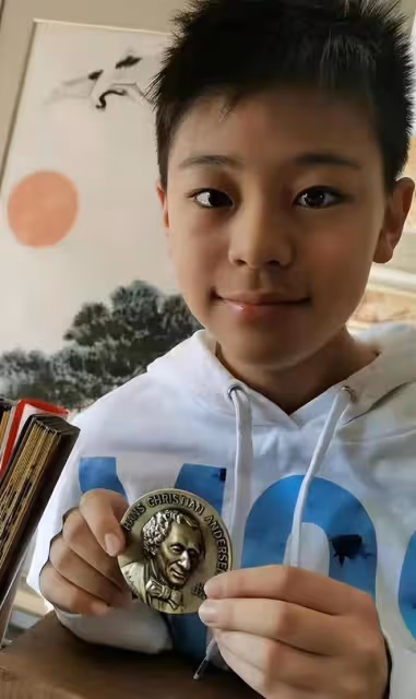 蔡國慶為兒子辦宴席慶生！12歲慶慶容貌大變，濃眉大眼撞臉林志穎