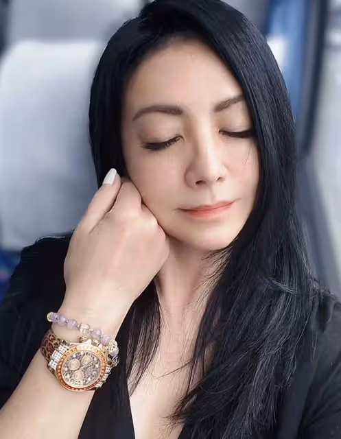 55歲田麗近況曝光！賣掉內地多套房返台建別墅，戴80萬名表顯闊氣