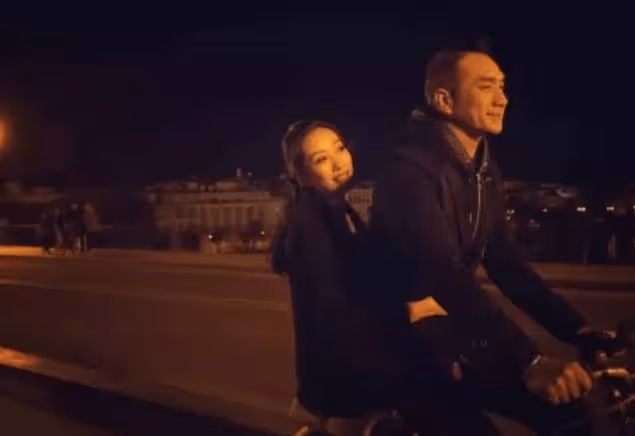 黃覺深夜曬照，稱妻子為「女生「，曾與周迅交好多年卻娶麥子為妻