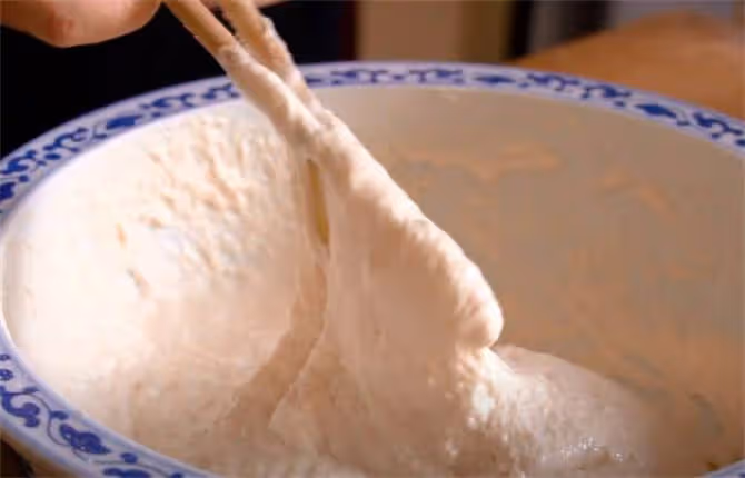 山東菏澤小吃炸面泡，外脆里軟氣孔多，比油條還簡單好吃