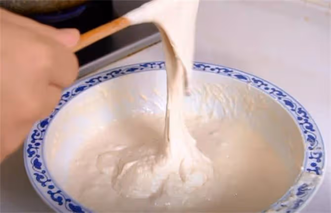 山東菏澤小吃炸面泡，外脆里軟氣孔多，比油條還簡單好吃