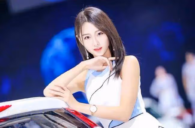 車模一姐蘇寧直播賣萌遭群嘲：別裝嫩了，生完孩子已經不可愛了！