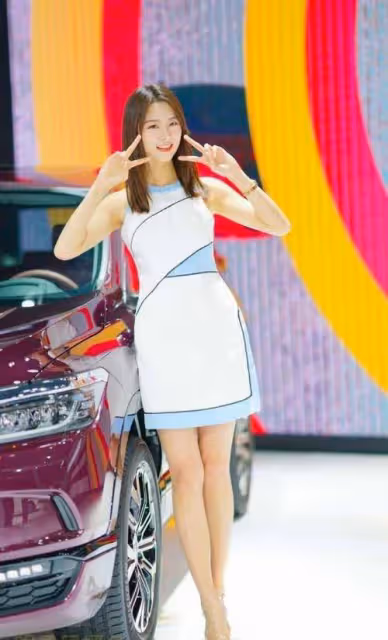 車模一姐蘇寧直播賣萌遭群嘲：別裝嫩了，生完孩子已經不可愛了！