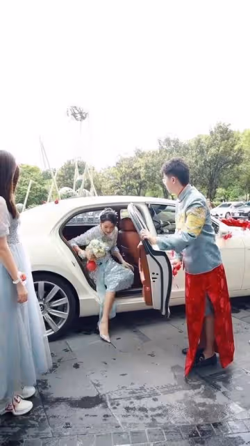車模一姐蘇寧直播賣萌遭群嘲：別裝嫩了，生完孩子已經不可愛了！