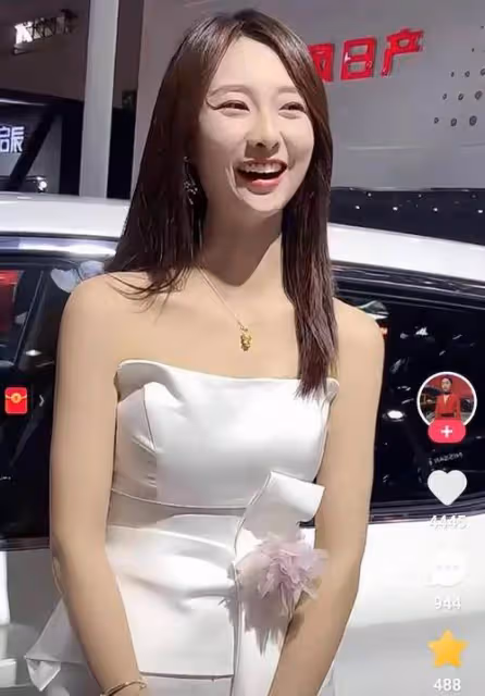 車模一姐蘇寧直播賣萌遭群嘲：別裝嫩了，生完孩子已經不可愛了！