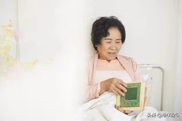 父母去世後,刪除了兄弟姐妹電話,在這世上,親人只有女兒和老公