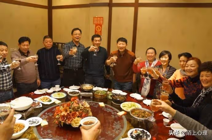 20年沒見了!40人同學聚會平均每個人500 班長買完單「拿著7300元消失無蹤」同學全傻眼