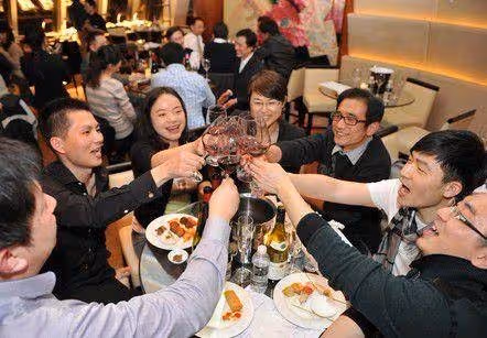 20年沒見了!40人同學聚會平均每個人500 班長買完單「拿著7300元消失無蹤」同學全傻眼