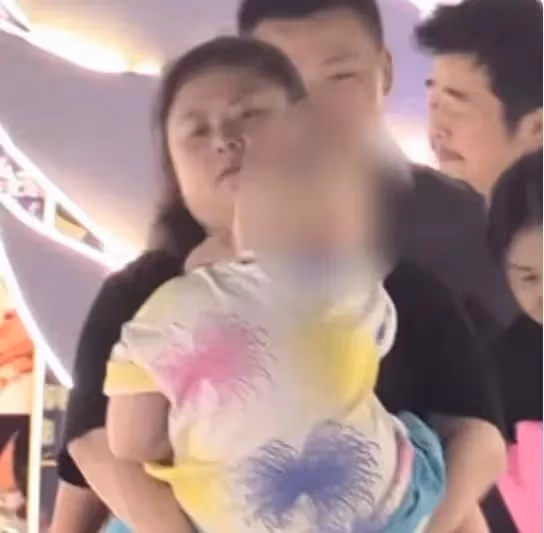 二字喜劇男星被曝多次出軌,專挑自己公司女星下手,瀕臨婚變邊緣