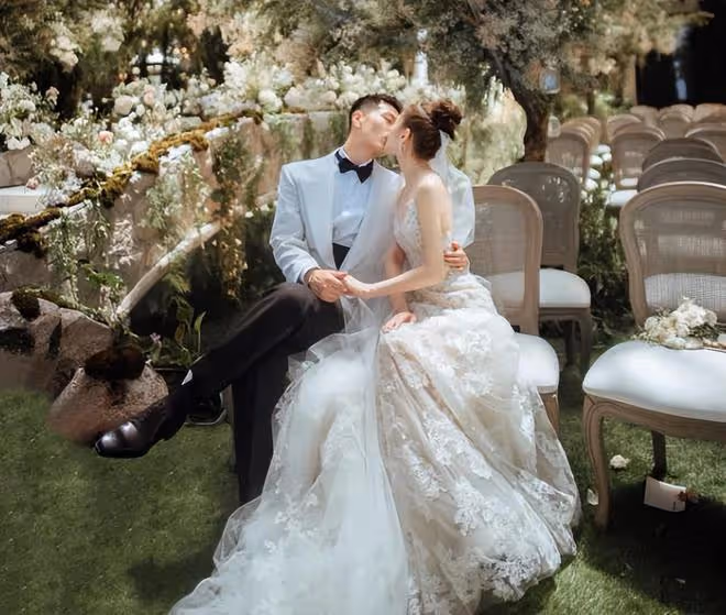 何超蓮婚禮高清圖：竇驍媽媽好有氣質，伴娘團一起捧鮮花合影