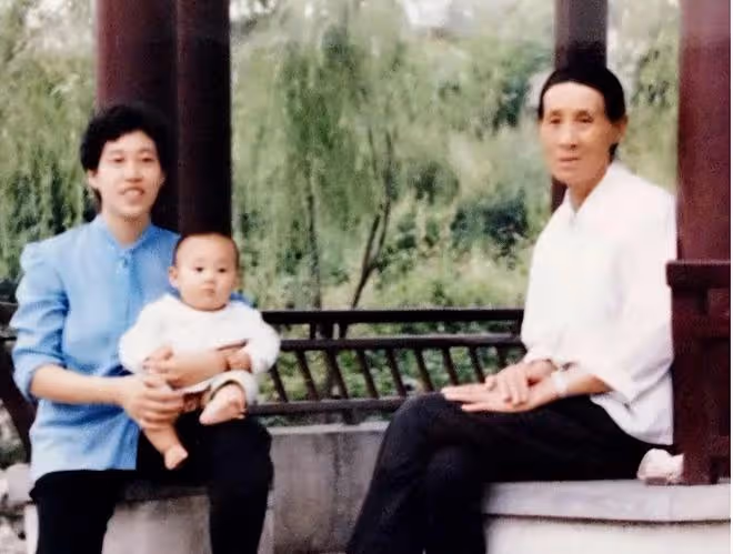 於和偉被曝「醜聞瓜」!粉絲手握視頻,疑潛規則隆妮,出軌王麗坤