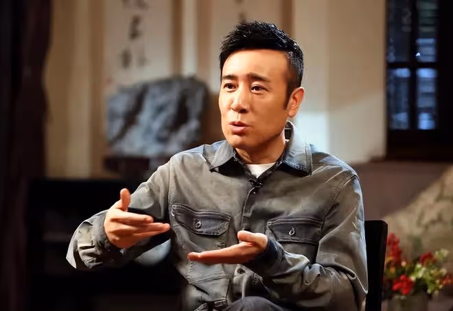 於和偉被曝「醜聞瓜」!粉絲手握視頻,疑潛規則隆妮,出軌王麗坤