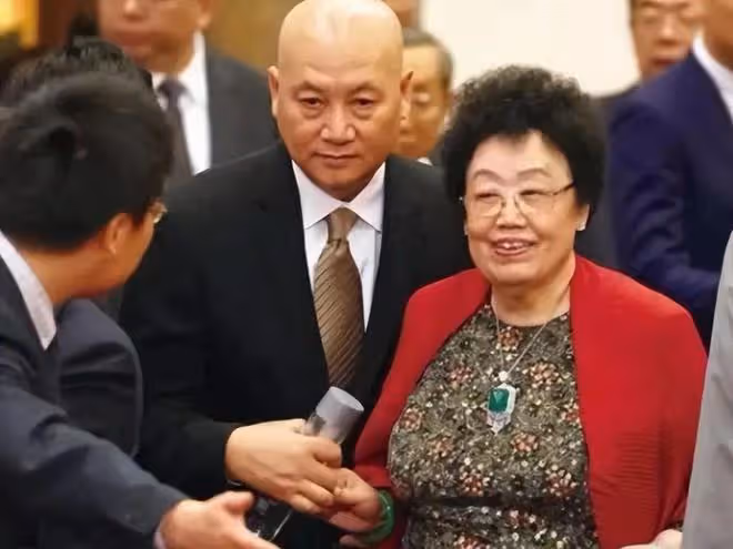何超蓮竇驍大婚，5位鳳凰男坐不住了，有的至今沒被豪門家族認可
