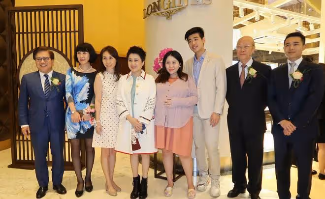 何超蓮竇驍大婚，5位鳳凰男坐不住了，有的至今沒被豪門家族認可