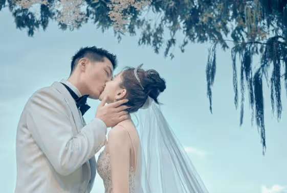 恭喜!何超蓮嫁到!竇驍發布愛的宣言:捧在手心疼愛的公主!