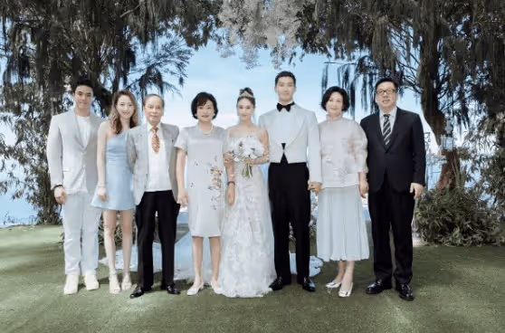 恭喜！何超蓮嫁到！竇驍發布愛的宣言：捧在手心疼愛的公主！