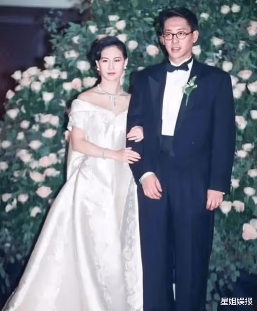 三太全家出席何超蓮婚禮!排場相對低調簡樸,被指不如兩位姐姐
