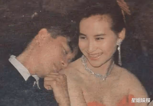 三太全家出席何超蓮婚禮!排場相對低調簡樸,被指不如兩位姐姐