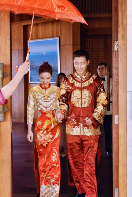 何超蓮竇驍曬婚禮照甜蜜告白彼此 穿中式禮服對拜