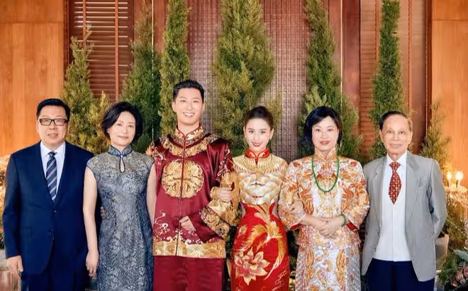 何超蓮竇驍曬婚禮照甜蜜告白彼此 穿中式禮服對拜