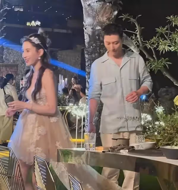 何超蓮竇驍曬婚禮照甜蜜告白彼此 穿中式禮服對拜