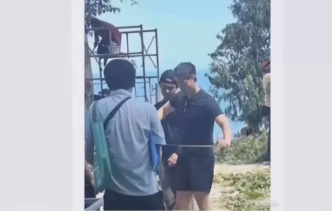 何超蓮竇驍曬婚禮照甜蜜告白彼此 穿中式禮服對拜