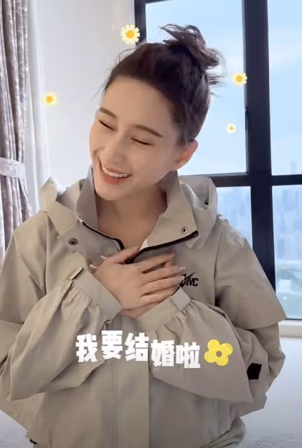何超蓮曬婚禮vlog，透露竇驍包辦所有環節，現場放煙花驚喜連連